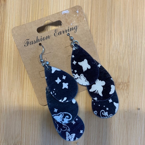 Fashion Jewelry Earrings - Picture 1 of 1